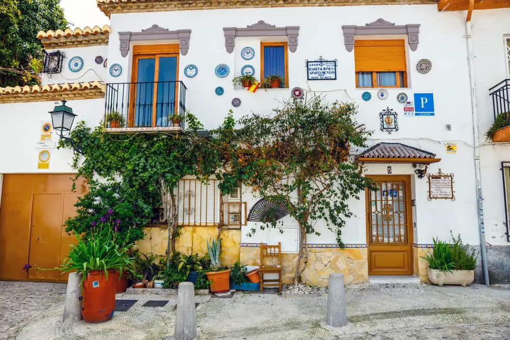 best areas to stay in Granada Spain