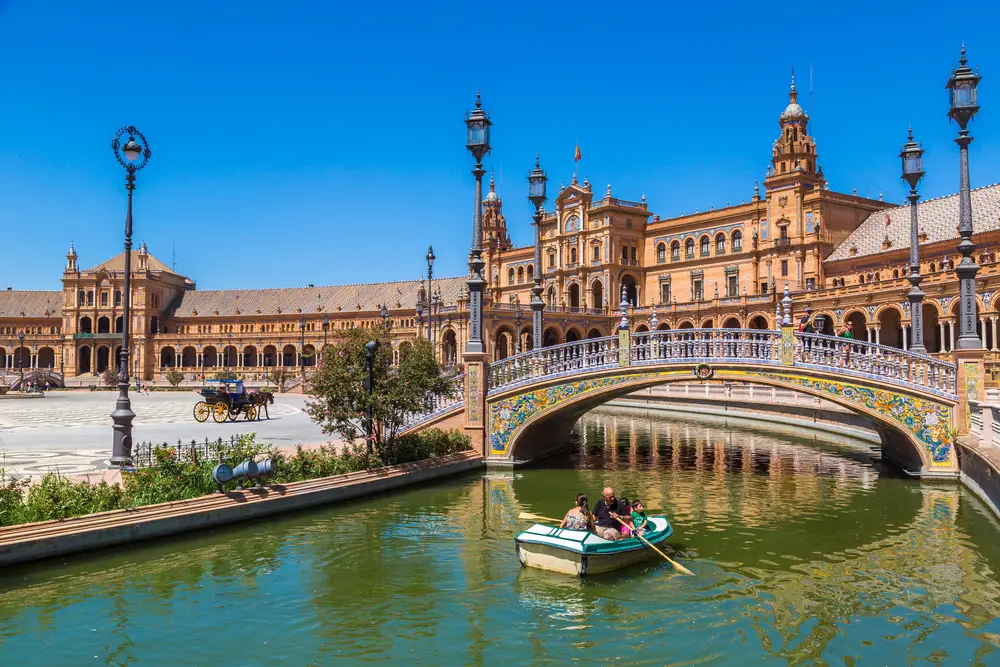 how to get from Seville Airport to city center