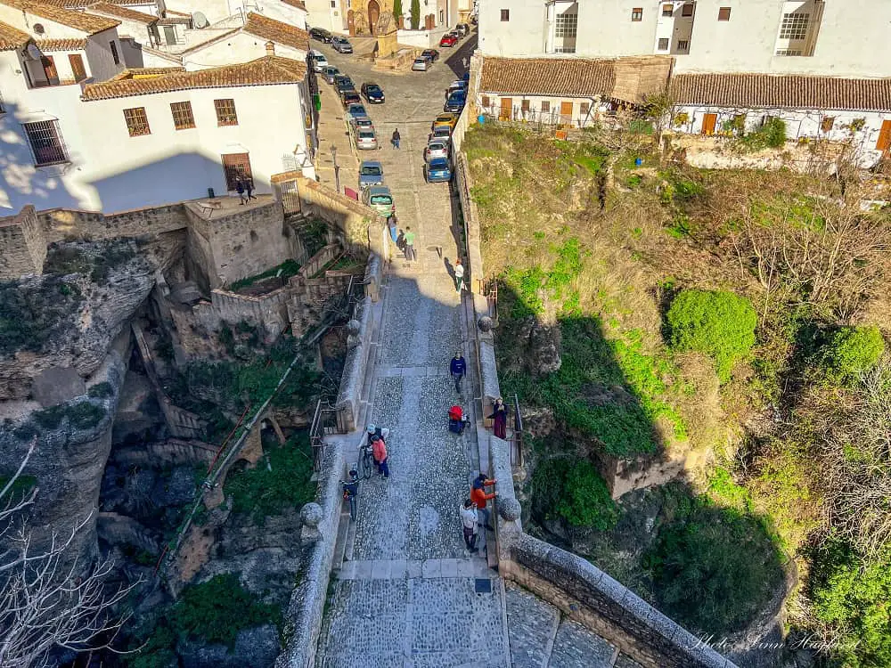 People crossing the old bridge on their way to other fun things to do in Ronda