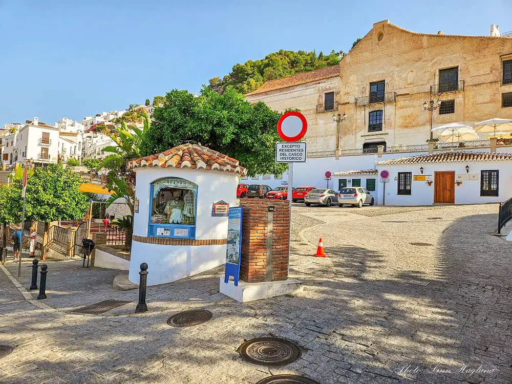 The road up to the Palace of the Counts of Frigiliana.