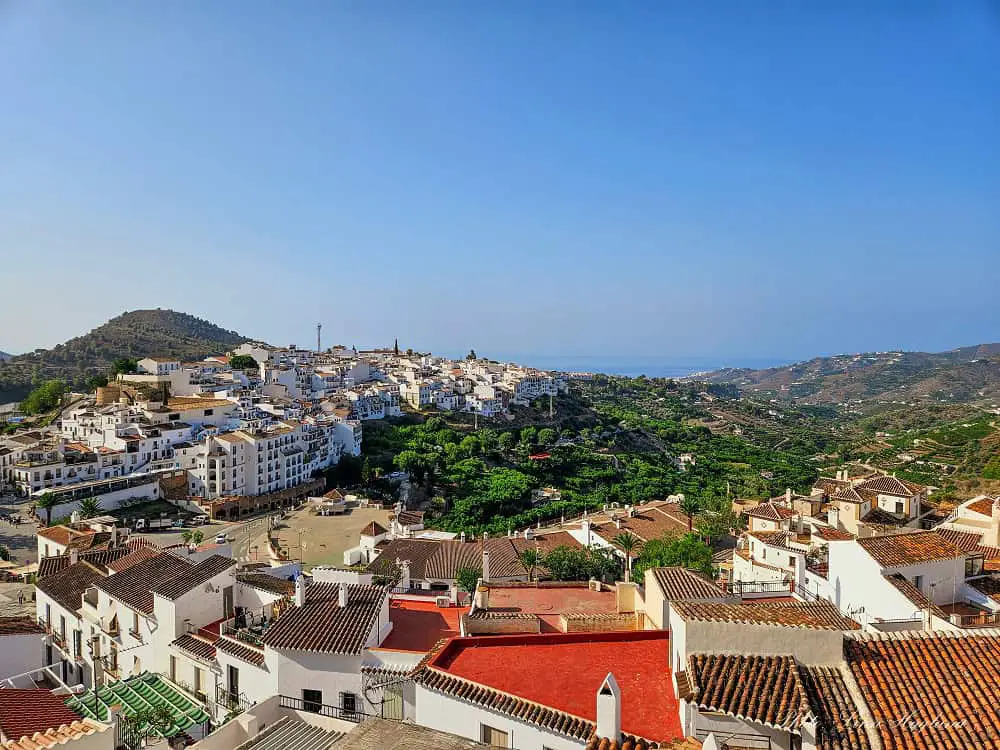 Views of Frigiliana and the coast on a sunny day.